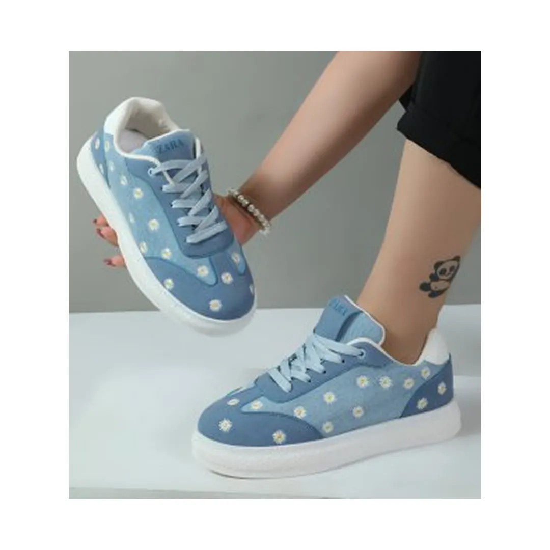 کفش کتونی راحتی زنانه مدل بابونه گلدوزی رنگ آبی کد 32340<span class="codevz-product-category-after-title">کتونی</span>