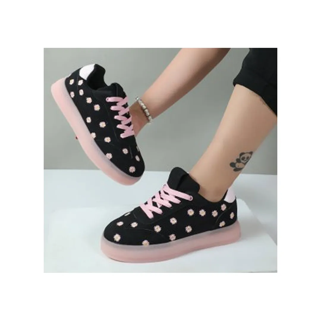 کفش کتونی راحتی زنانه مدل بابونه گلدوزی رنگ مشکی صورتی کد 32342<span class="codevz-product-category-after-title">کتونی</span>