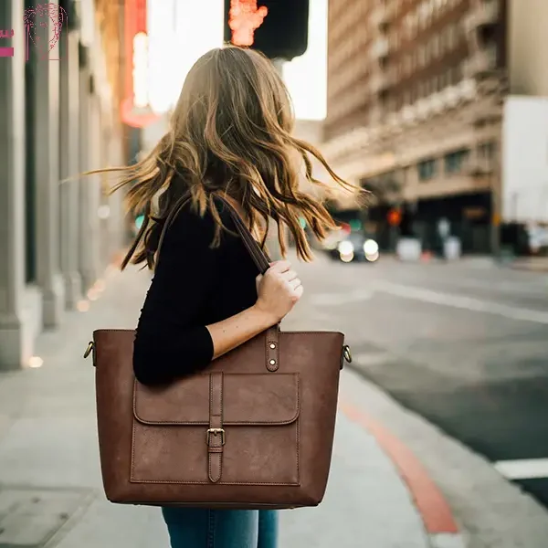 ترفندهای ست کردن کیف بزرگ با استایل روزمره و مجلسی