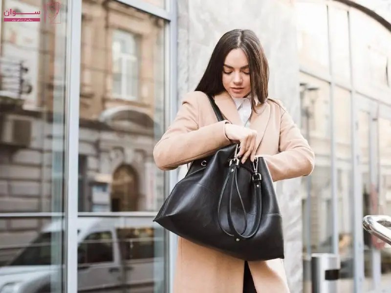 نگهداری کیف در محیط‌های مرطوب یا گرم