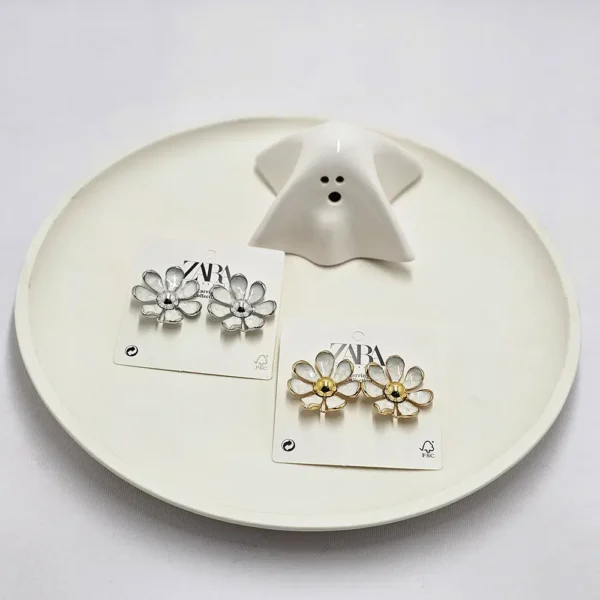 گوشواره بابونه بزرگ